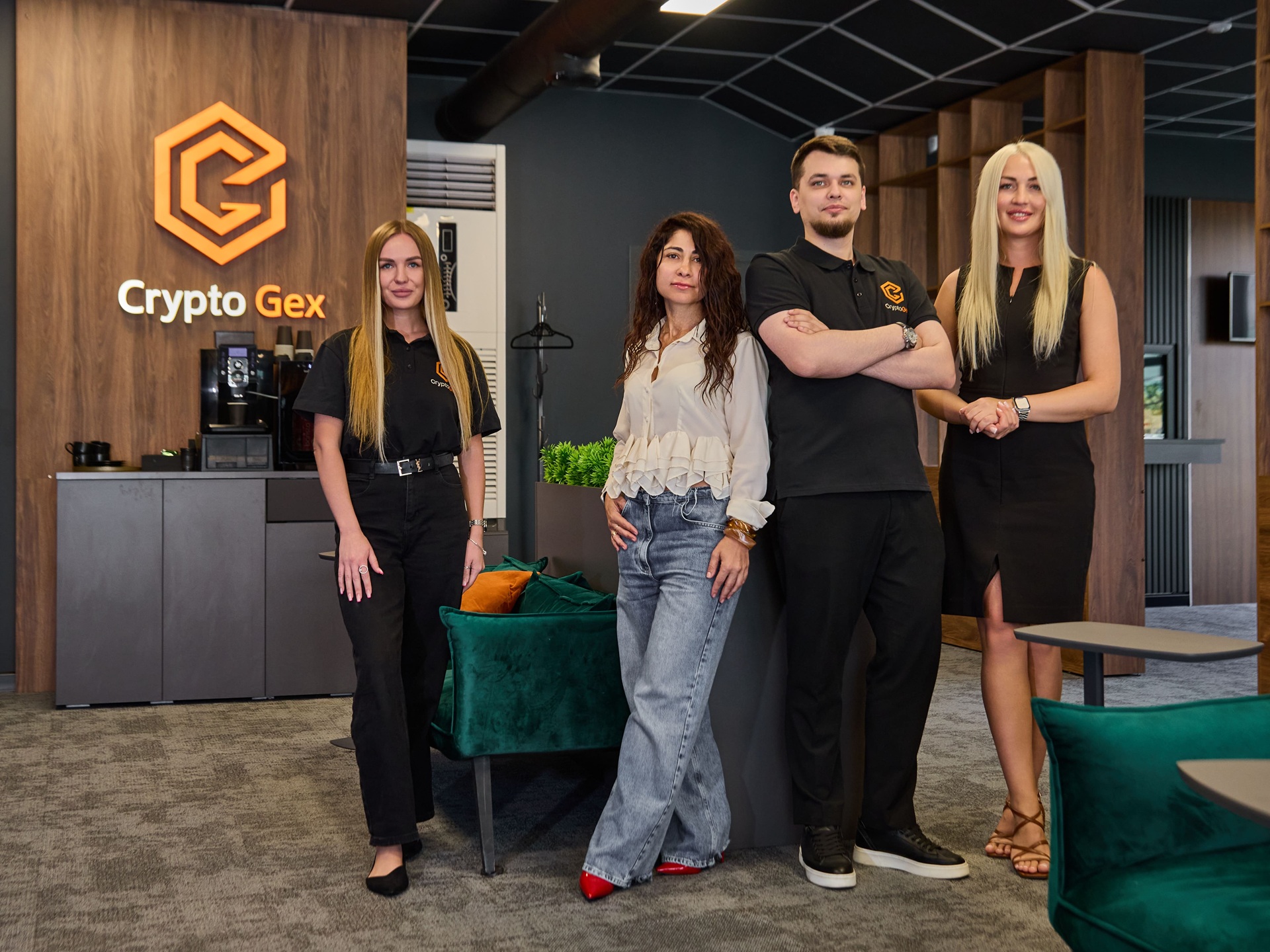 Команда CryptoGex у входа в офис в Пензе